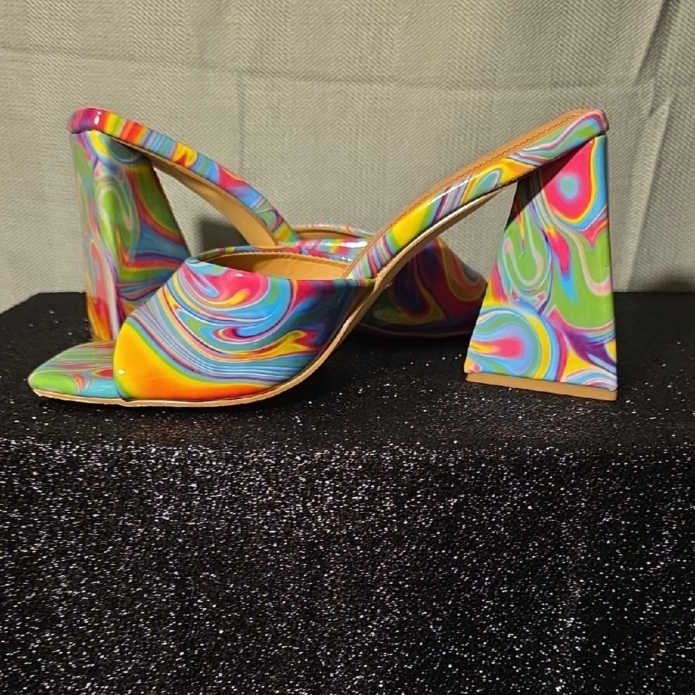 Rouge Helium Colorful Swirl Sandals - Picture 3 of 5